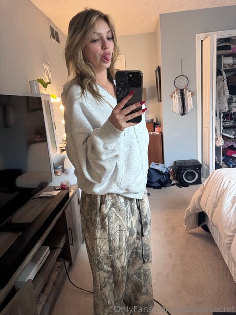 chloeessecret model nudes pictures