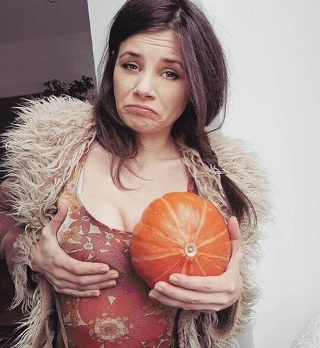 Joyce Ilg model sex image