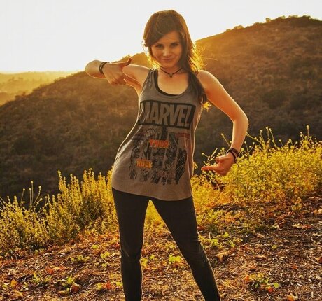 Joyce Ilg hot star img