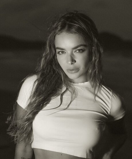 Camila Mayrink sexy actress galleries