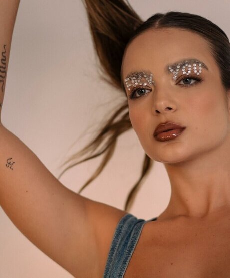 Camila Mayrink model top photo