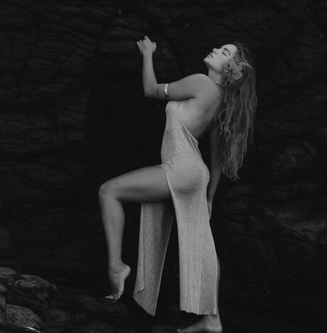 Camila Mayrink model beautiful img