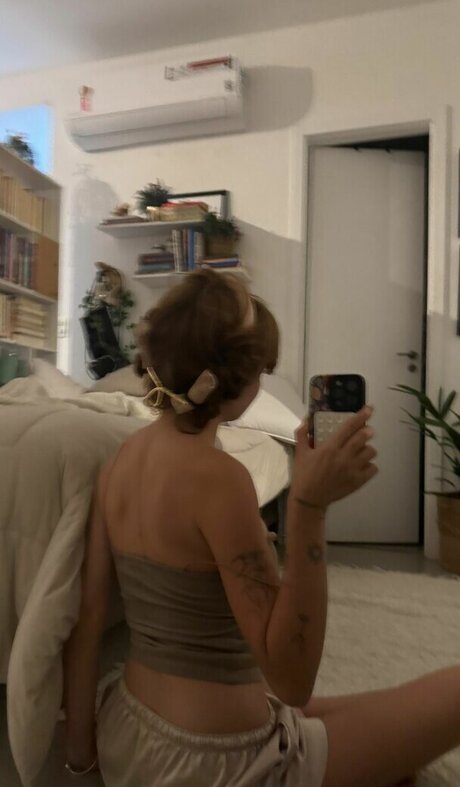 Liv Resenhas hot star images