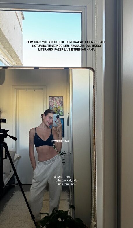 Liv Resenhas model adult pictures