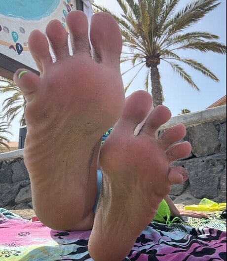 lickandysoles beautiful model photos