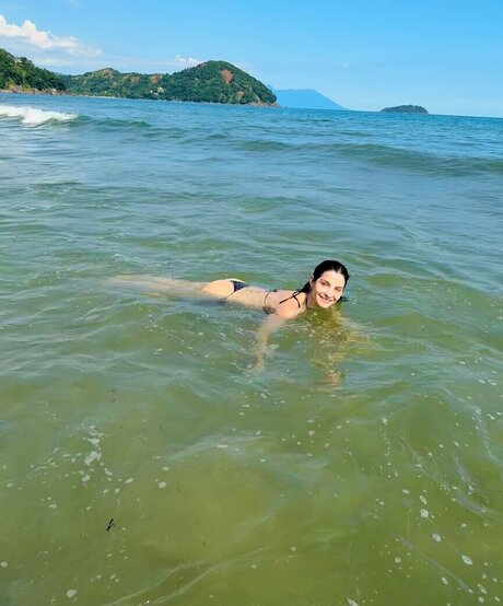 Giselle Batista star sexy pic