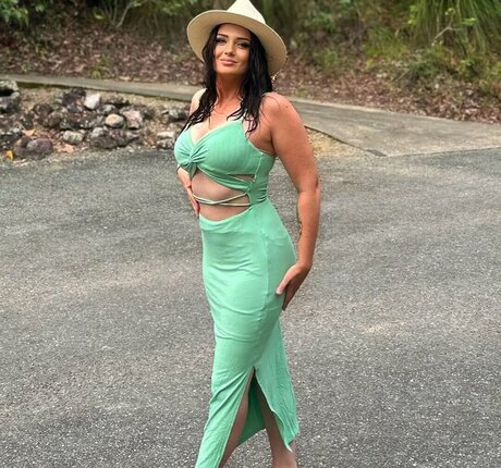 Eleanorsaur high quality actress pic