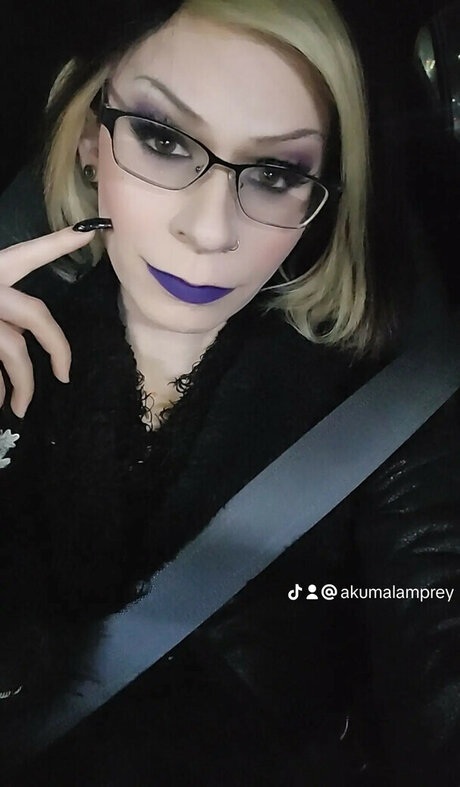 Akumalamprey model sex pics