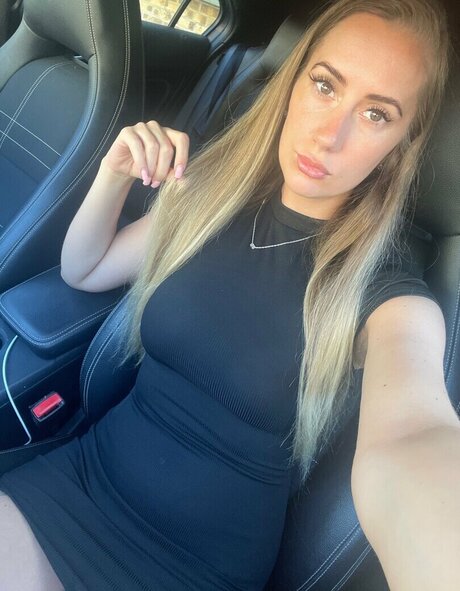 onlychlo3 naked pornstar galleries