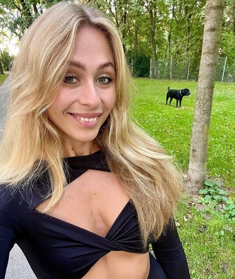 shemale fucks girl onlyfans hot sex pic