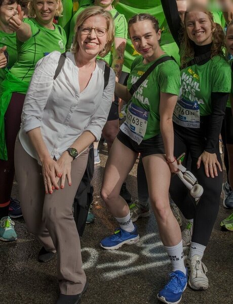 Lena Schilling star sexy image