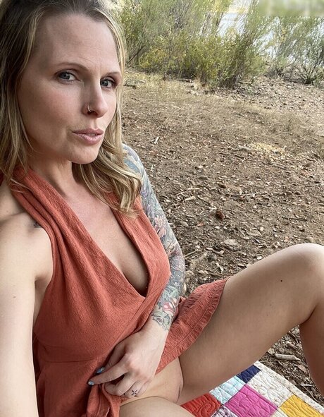 skylerxo naked actress pic