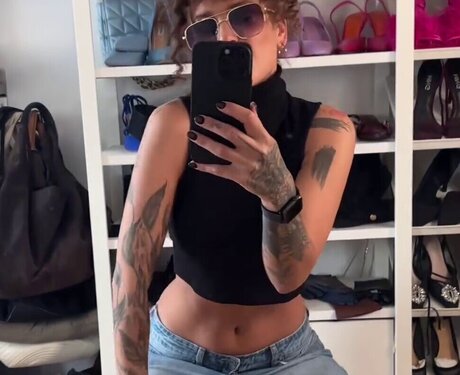 Liza Waschke model pornographic photo