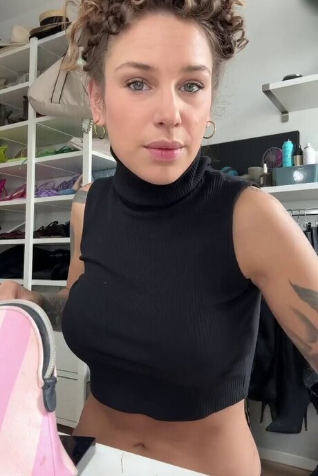 Liza Waschke beautiful actress pics