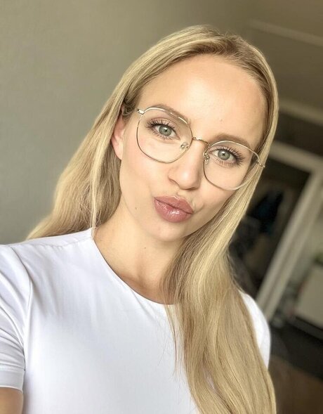 baebaezoe sexy model archive