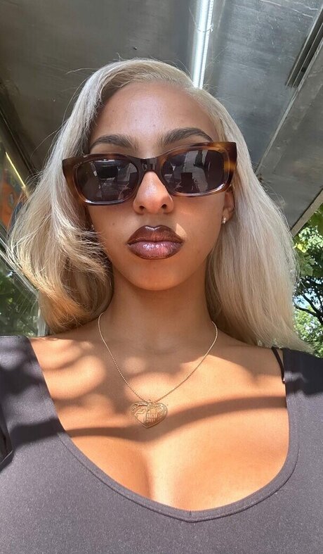 Belladonnas model free gallery