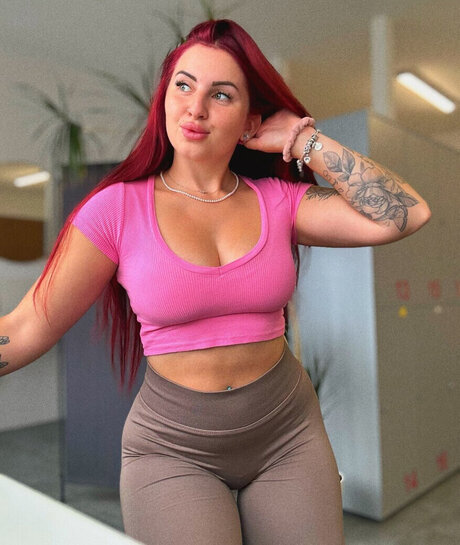 nina buettner fit perfect actress pics