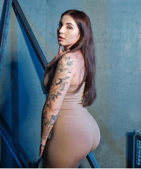 nina buettner fit exclusive star photos