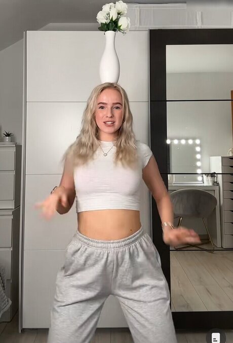 hottest girls onlyfans free naked image