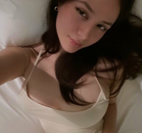 theleotina naked model photos