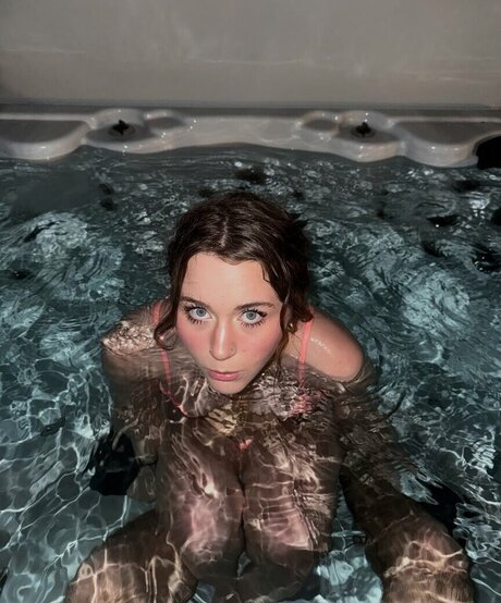 paulinajaded nudes model image