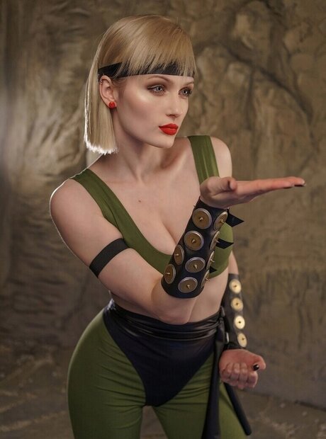 Mortal Kombat Erotic Cosplay hot actress pictures