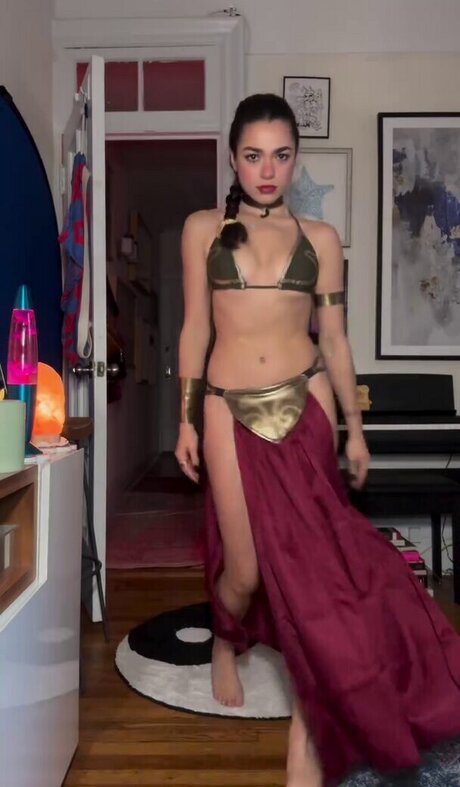 AllyAnnaMaria model pornographic picture