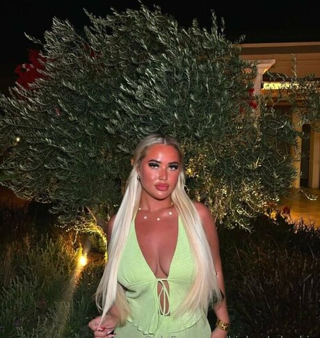 Bigboobzbarbie exclusive star pictures