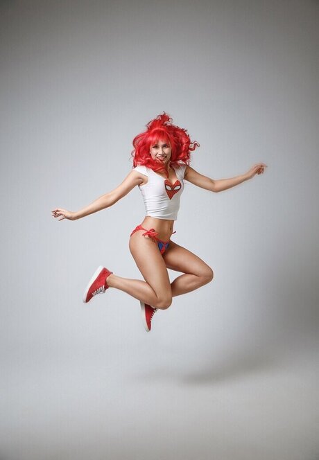 Red Saya star top pic