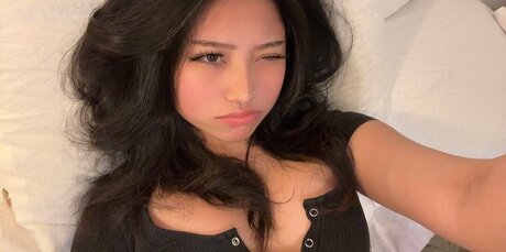 Violetngyn pornographic model images