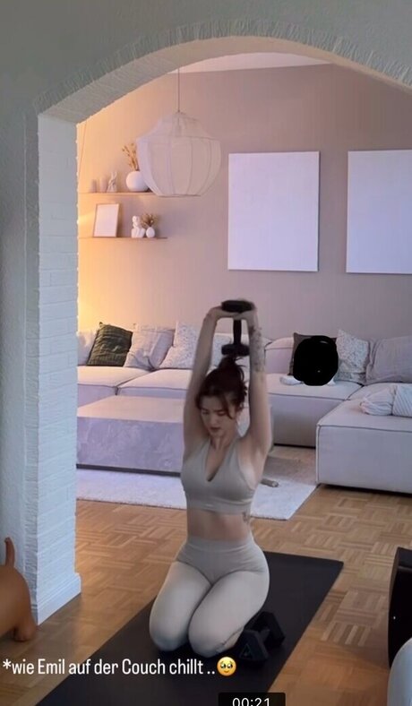 Julia Schulze erotic pornstar image