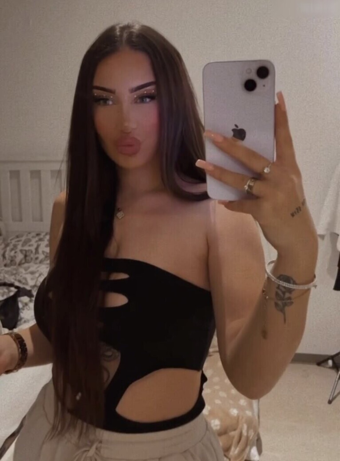 selinkitmir sexy actress img