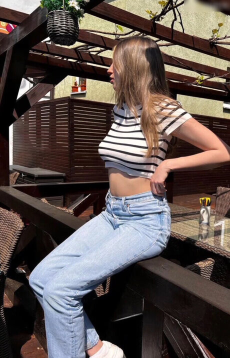 thick girls onlyfans erotic pic