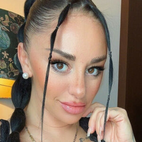 valeria cuaves adult model pic