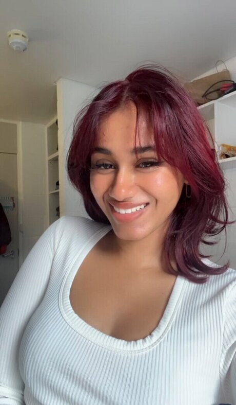 senoritasara star sexy picture