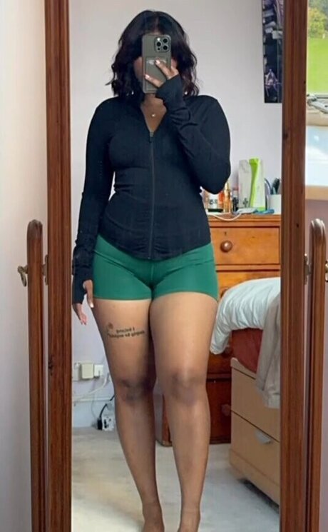 senoritasara star hd pic