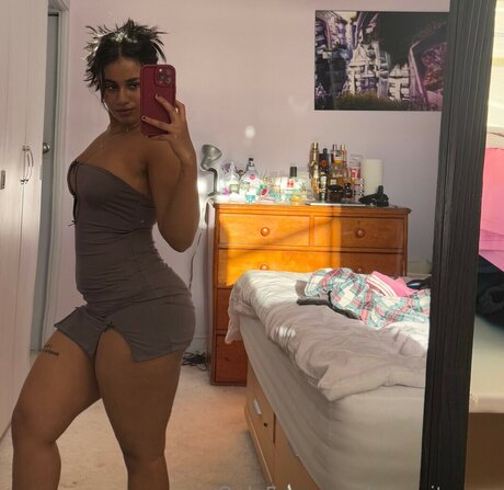 senoritasara free model pics