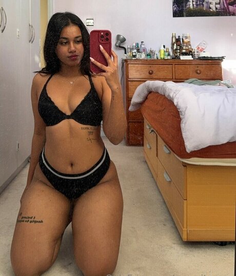 senoritasara model high quality img