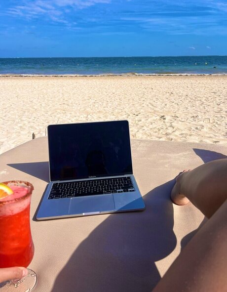 lov3ly laur3n star image