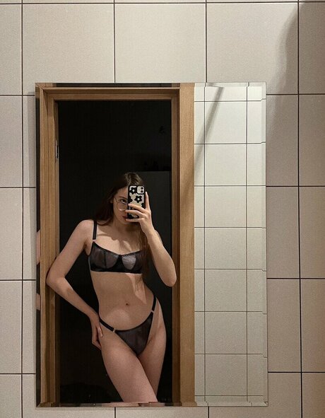 Kuromiromi pornographic model pic