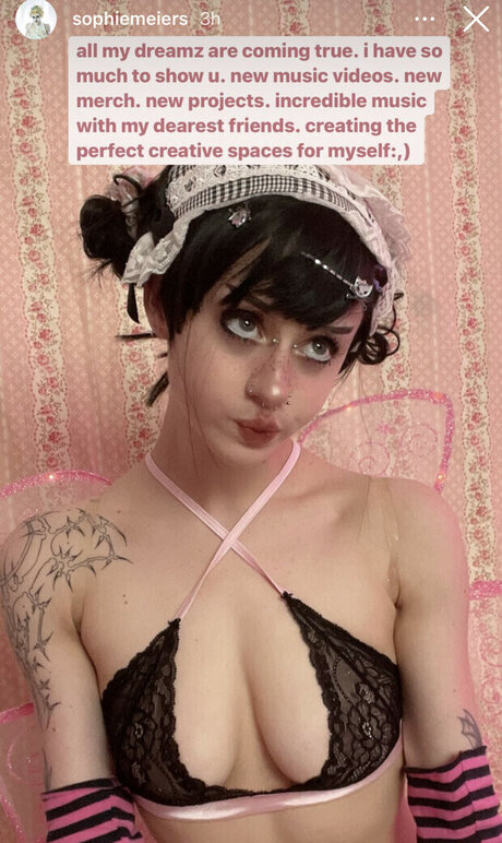 Sophie Meiers beautiful model photo