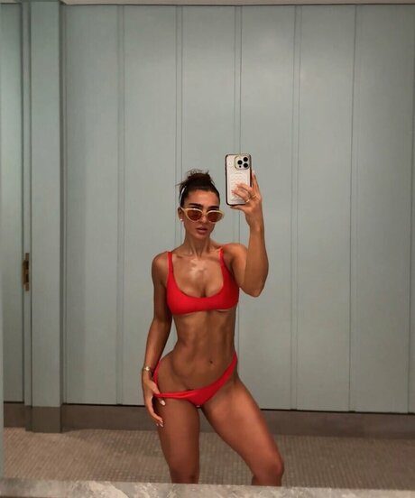 Stef Williams star nude pics