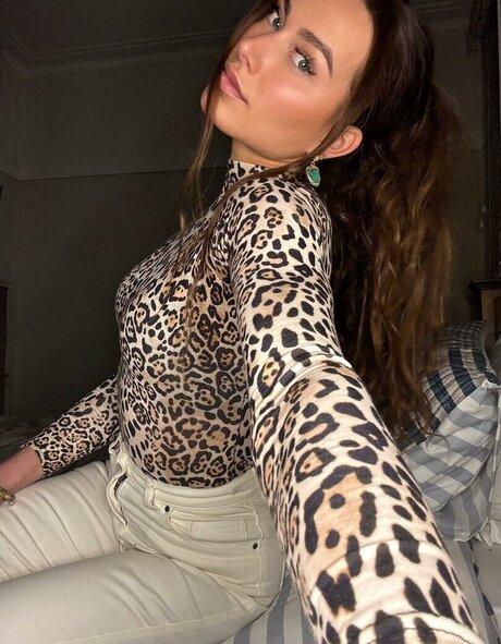 V ctoria7 art model picture