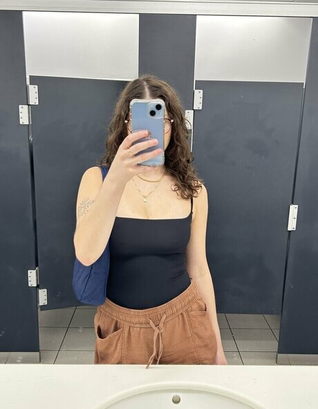 Aquariusdays pretty model pics