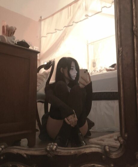 Laurinchhhe naked model pics