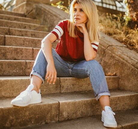 Julie Zenatti pornstar archive