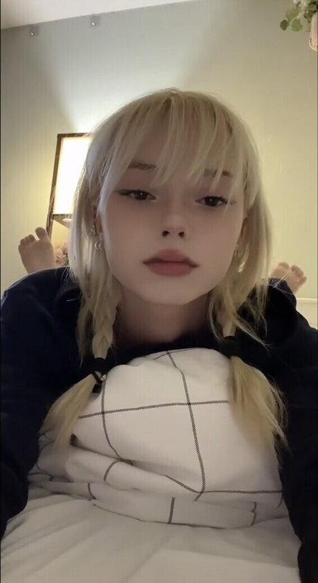 komocos model pretty photo