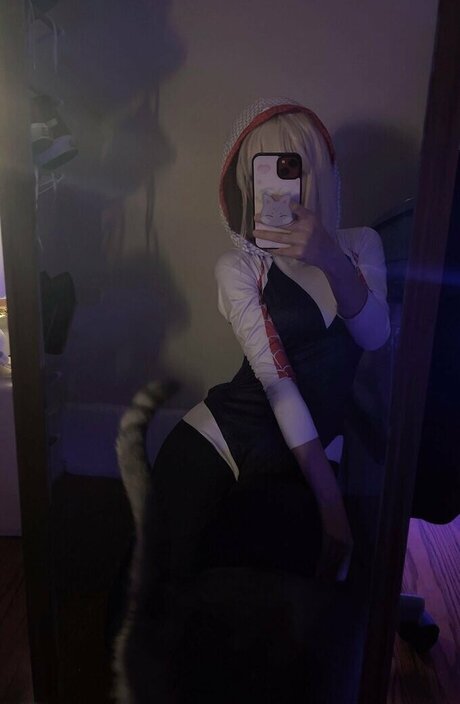 komocos nude actress pic