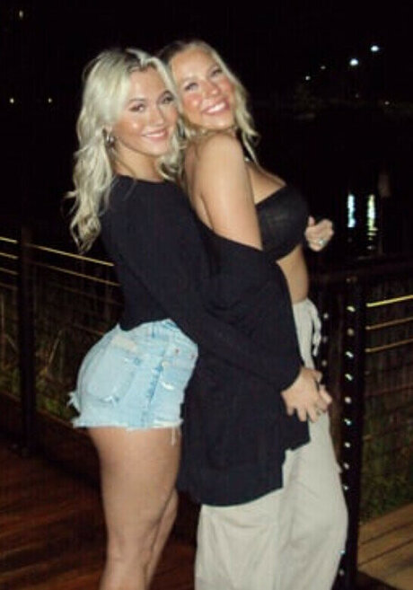 Lillian Evans pretty model photo