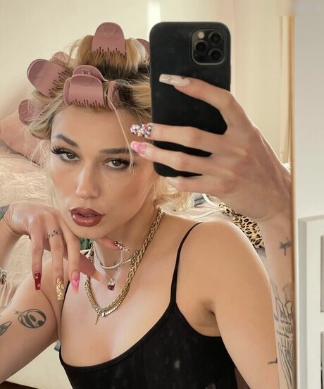 Janaxnell model free photo